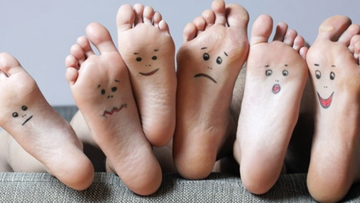 O rețea irlandeză de magazine retrage de pe piață mii de perechi de șlapi bărbătești. Există pericol cancerigen