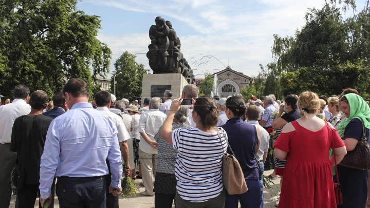  Victimele celui mai mare val de deportări au fost comemorate în scuarul Gării