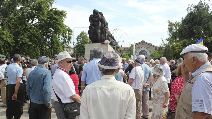  Victimele celui mai mare val de deportări au fost comemorate în scuarul Gării