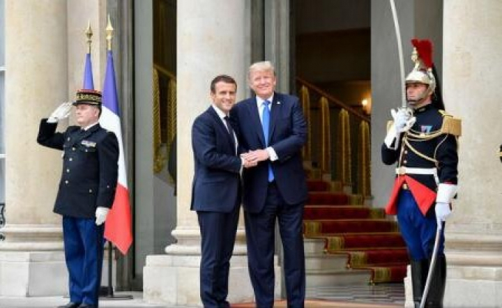 Trump: "Președintelui francez îi place să mă țină de mână"