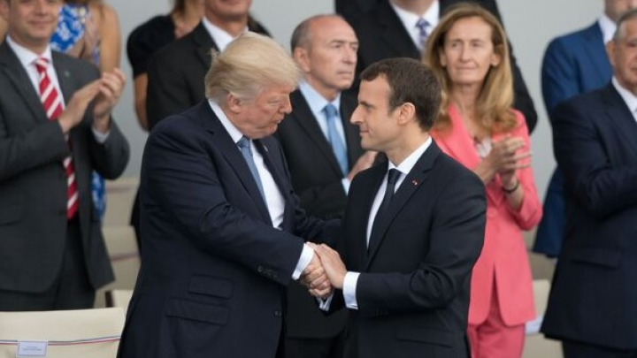 Trump: "Președintelui francez îi place să mă țină de mână"