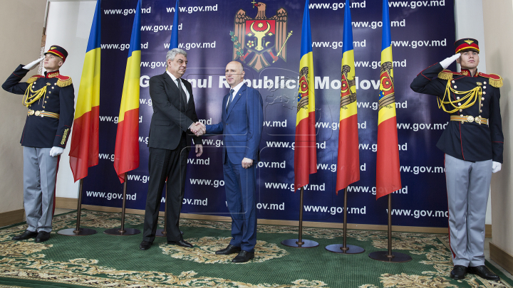 Întâlnirea premierului Filip cu omologul său Mihai Tudose: Moldova şi România au relaţii de suflet (FOTO)