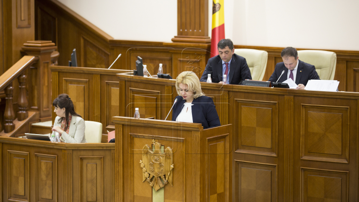 Atmosfera din Parlament la votul pentru schimbarea sistemului electoral în VOT MIXT așa cum a decis majoritatea populației (FOTO)