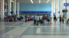 Blocați pe aeroportul din orașul Zante. Zeci de turiști britanici așteaptă să meargă acasă