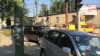 Haos pe strada Vasile Lupu. Pietonii merg pe stradă iar mașinile pe trotuar (VIDEO)