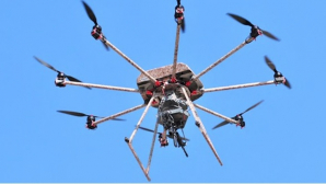 VIITORUL RĂZBOIULUI. O mitralieră instalată pe o dronă, sugerează soldatul neînfricat (VIDEO)