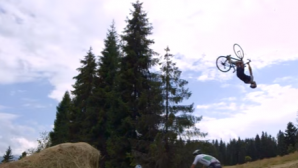 Acrobaţie uluitoare: Un ciclist polonez a reuşit un flip de excepţie în Turul Poloniei