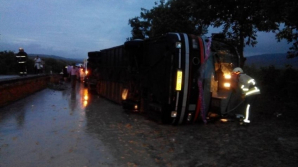 GRAV ACCIDENT în apropiere de Călărași. Autocarul de pe ruta Chișinău-Ungheni cu 40 de pasageri s-a răsturnat