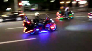 IMAGINI REVOLTĂTOARE! Şi-au pus sirene şi girofar precum maşinile Poliţiei şi au gonit pe străzile Chişinăului (VIDEO)