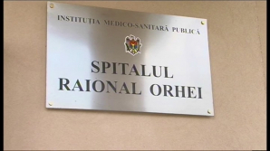 Atacat în propriul apartament! Ce spun vecinii despre bărbatul care a fost stropit în faţă cu o substanţă chimică
