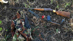 Un bărbat de 58 ani, reţinut în flagrant delict la vânătoare ilegală de hulubi sălbatici (VIDEO)