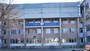 DEZASTRUOS. Ploile au distrus tavanele şi mobilierul din 11 săli de clasă ale Liceului "Mihai Eminescu"