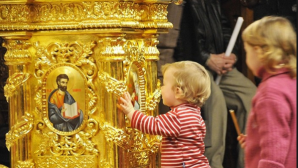 Creștinii îl cinstesc astăzi pe Pintilii Călătorul. Gospodarii gustă primele fructe şi legume de sezon