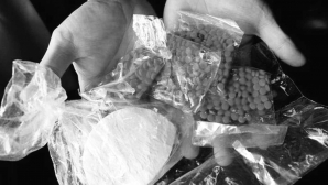 Traficanţii de droguri, pe mâna poliţiştilor. IGP a distrus 250 de scheme infracţionale, fiind ridicate zeci de kilograme de narcotice 