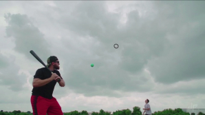 Membrii celeibrei trupe "Dude Perfect" au jucat un baseball plin de surprize