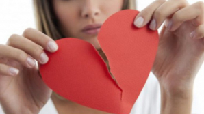 HOROSCOP: Trei zodii care vor avea necazuri mari în dragoste. Toamna le aduce doar probleme