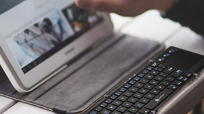 FREELANCERII, tot mai mulți: Pentru a obţine un loc de muncă este suficient să ai dorinţă şi un laptop