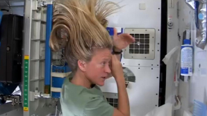 IMAGINI INEDITE. Cum se spală pe păr şi cum merg la toaletă astronauţii în spaţiu cosmic (VIDEO)