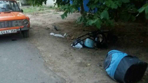 Lacrimi de durere pentru o mamă: Căruciorul în care se afla bebeluşul, STRIVIT de o maşină