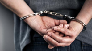 Caz CUTREMURĂTOR! Un preot a fost reținut pentru tentativă de omor, după ce a înjunghiat un bătrân