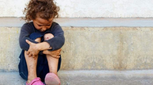 Sute de copii trăiesc după regulile străzii: Cerşesc, fură şi se droghează. Ce întreprind autoritățile pentru a-i ajuta