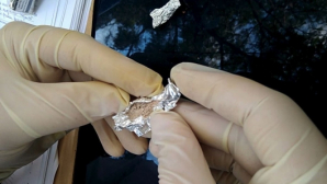 Traficanţi de heroină arestaţi de poliţişti în Capitală. Vindeau o doză cu 700 de lei (VIDEO)