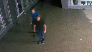 Un bărbat a fost atacat în stradă şi deposedat de bunurile personale (VIDEO)