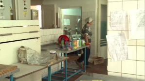 DEZASTRU în cantinele şcolilor din Bălţi. Bucatele pentru elevi se prepară în CONDIŢII INSALUBRE
