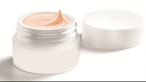 Nu mai da banii pe creme scumpe. Uite ce poți să folosești pentru un ten de invidiat