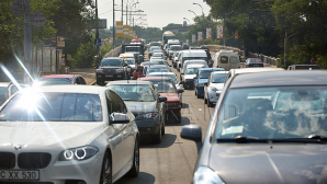 TRAFIC INFERNAL în Capitală. Străzile care le dau cele mai mari bătăi de cap şoferilor şi ce spune Poliţia