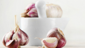 Bine de știut! Greşeala pe care sigur şi tu o faci când prepari usturoiul