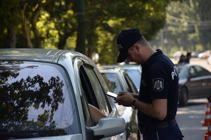 Verificări în trafic efectuate de ofițerii Inspectoratului Național de Patrulare. Câți șoferi au fost sanționați de către polițiști