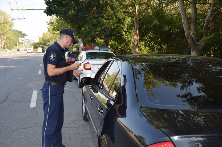 Verificări în trafic efectuate de ofițerii Inspectoratului Național de Patrulare. Câți șoferi au fost sanționați de către polițiști