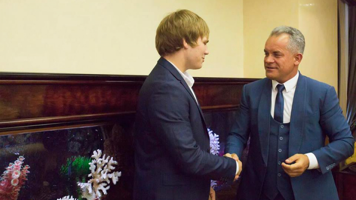 Vlad Plahotniuc s-a întâlnit cu sportivul Eugen Matveiciuc. "Mă bucur că în țara noastră sunt asemenea tineri ambițioși și talentați"