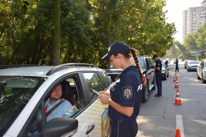 Verificări în trafic efectuate de ofițerii Inspectoratului Național de Patrulare. Câți șoferi au fost sanționați de către polițiști