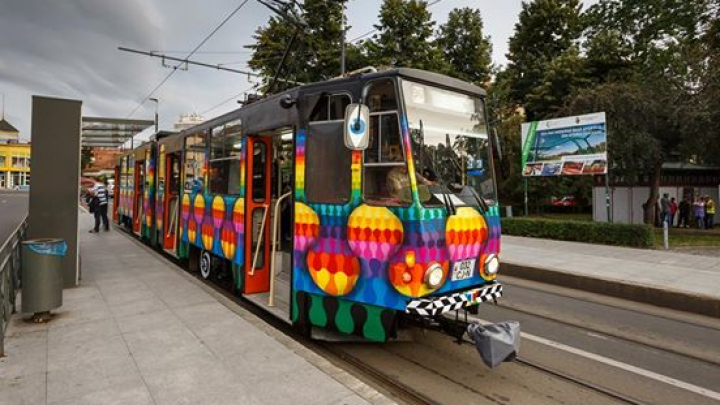 Tramvaie colorate de artiştii stradali. Unde pot fi găsite 