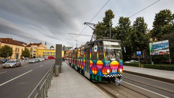 Tramvaie colorate de artiştii stradali. Unde pot fi găsite 