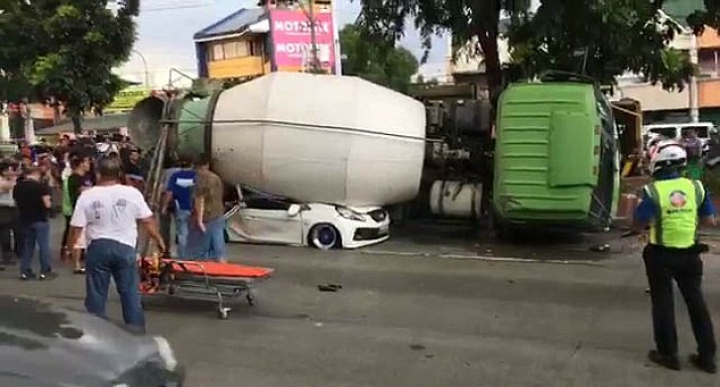 TRAGIC ACCIDENT în Filipine: Trei copii, părinții lor și câinele familiei, zdrobiți de o betonieră (FOTO/VIDEO)