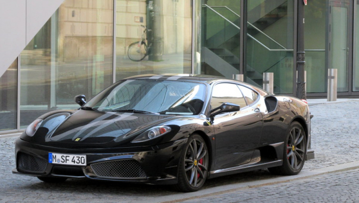 INCREDIBIL! Cum faci praf un Ferrari nou-nouţ în mai puţin de 60 de minute (FOTO)