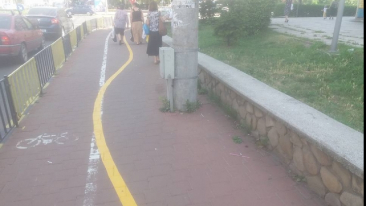 Piste de biciclete trasate parcă pentru beţivi (FOTO)