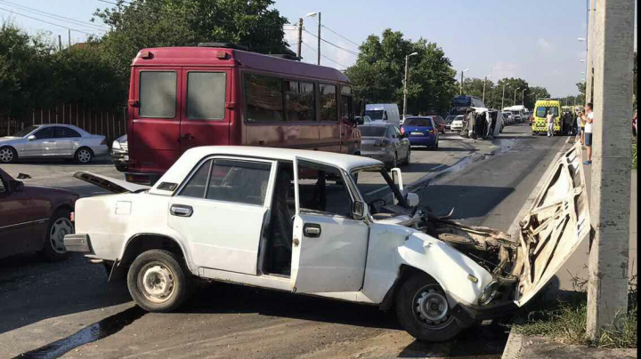 GRAV ACCIDENT la Peresecina. 12 persoane, rănite (GALERIE FOTO/VIDEO)