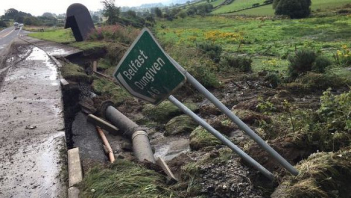 Peste 120 de persoane au fost salvate în Irlanda de Nord în urma inundaţiilor