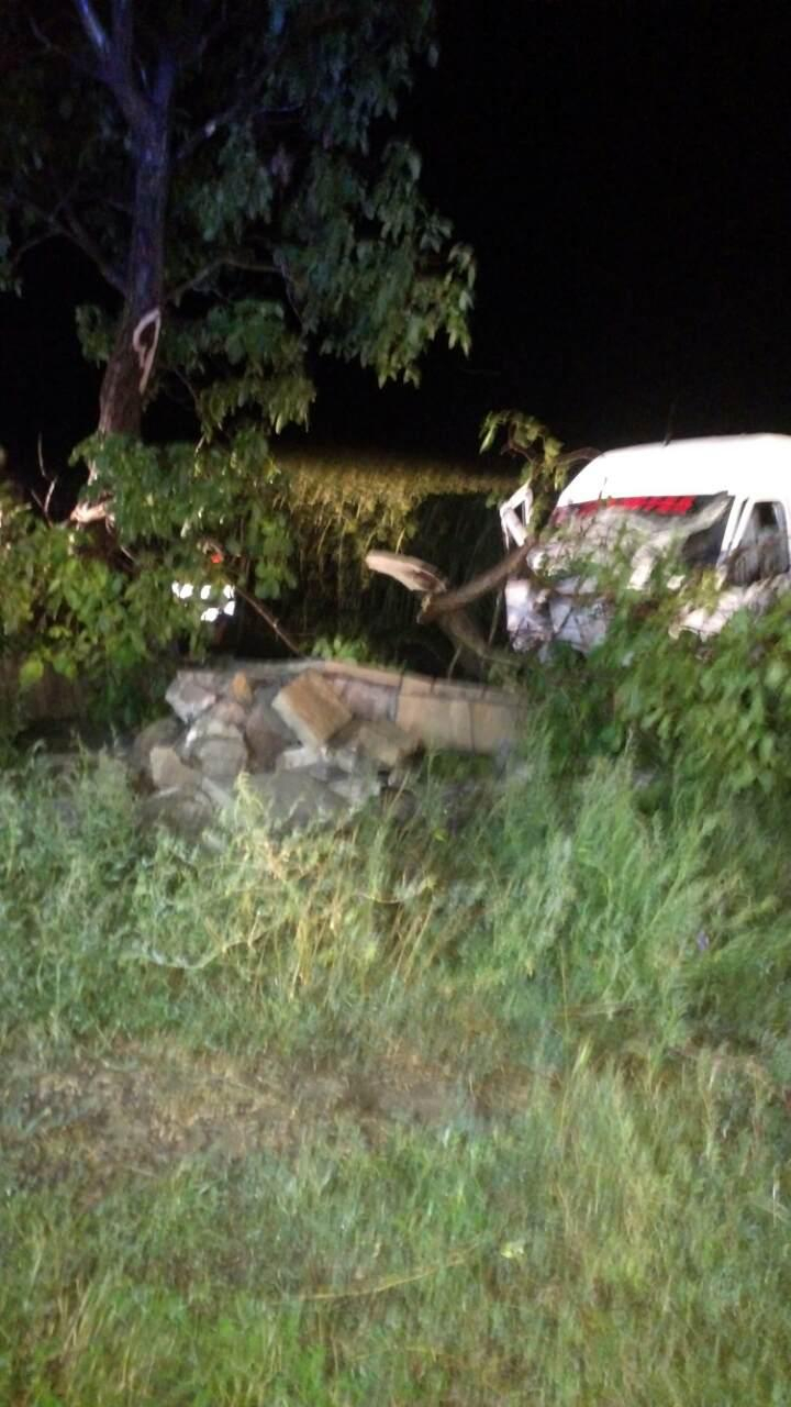 GRAV ACCIDENT RUTIER cu implicarea unui microbuz de linie. Şapte persoane au ajuns la spital (FOTO/VIDEO)