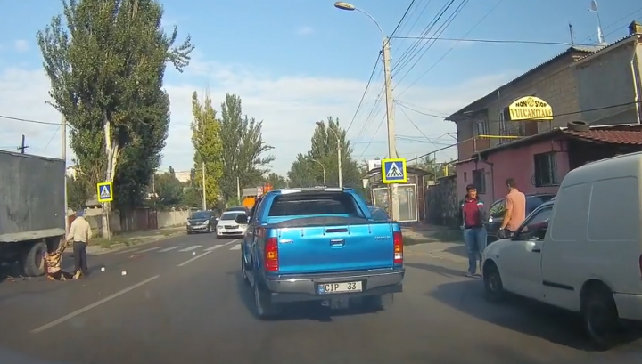 ACCIDENT MORTAL în Capitală. A fost lovită în plin lângă o trecere de pietoni (VIDEO)