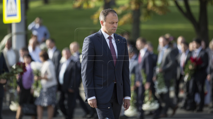 Coroane de flori la monumentul lui Ștefan cel Mare şi Maica Îndurerată de Ziua Independenţei (FOTOREPORT)