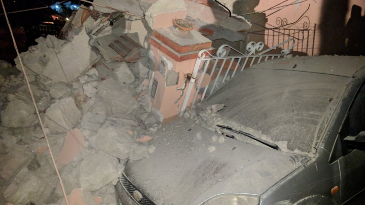 Un cutremur A LOVIT insula italiană Ischia. O femeie a fost prinsă sub dărâmături, iar alte 20 de persoane au avut de suferit (FOTO/VIDEO)