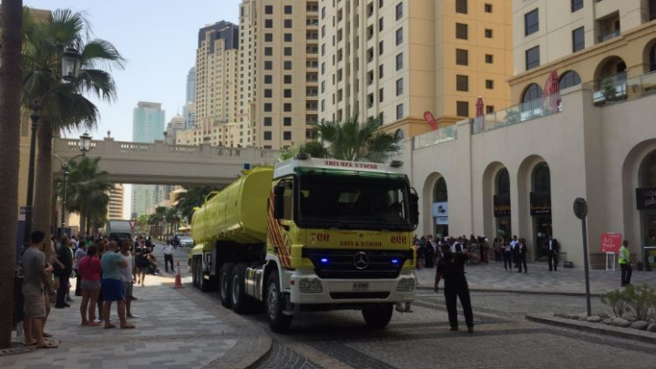 Un hotel din Dubai a fost curprins de flăcări. Turiştii şi angajaţii, evacuaţi de urgenţă (VIDEO)