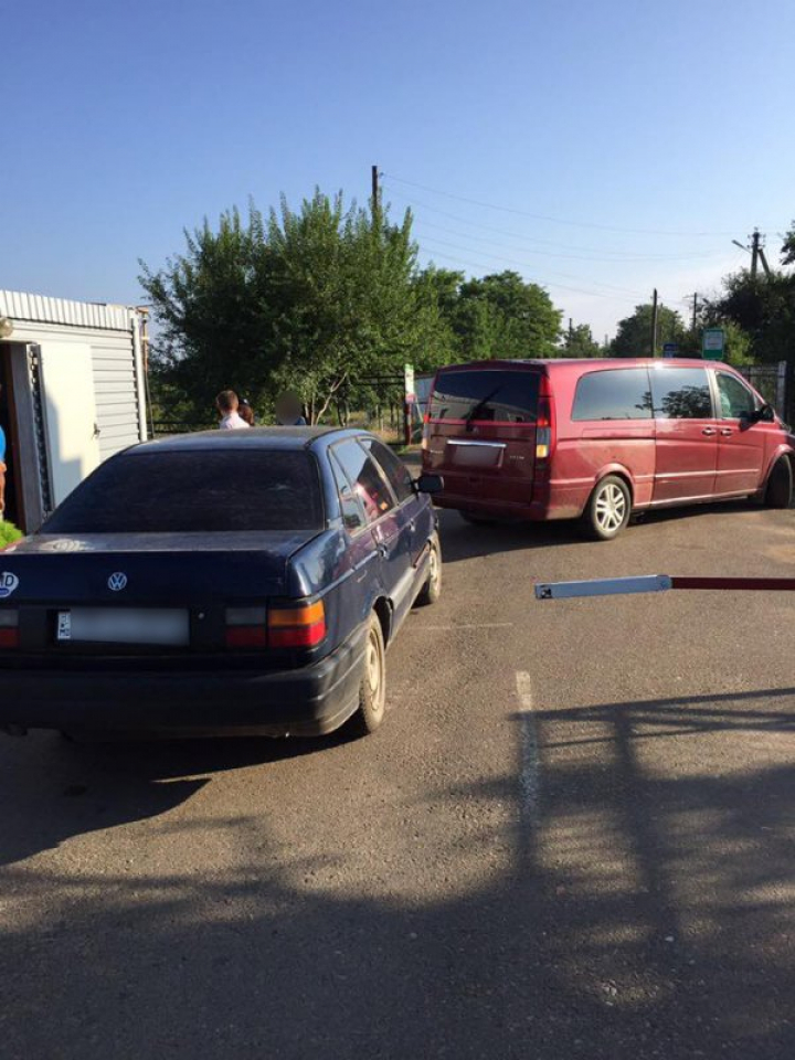 Contrabandă de un milion de lei la frontiera de stat. Ce au găsit oamenii legii în două autovehicule (FOTO)