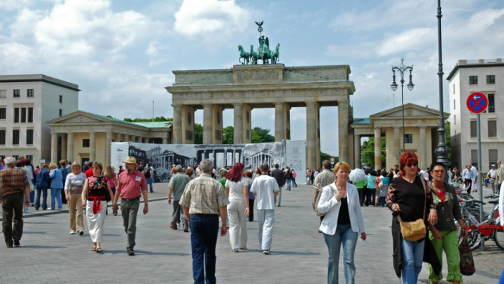 Ce rişti să păţeşti dacă faci salutul nazist în Germania (FOTO)