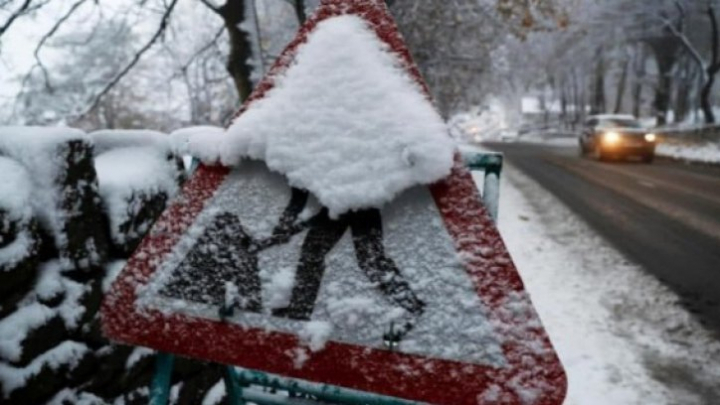 Ninge în luna august. În România stratul de zăpadă a ajuns până la 5 centimentri